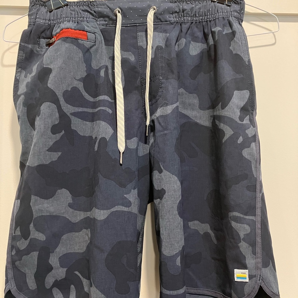 Vuori Banks shorts - Blue camo, size small, 9” inseam